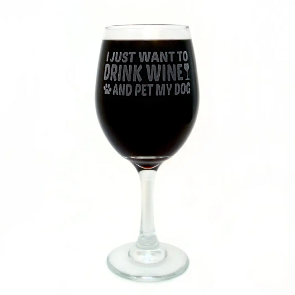 I JUST WANT TO DRINK WINE & PET MY DOG: Engraved Wine Glass